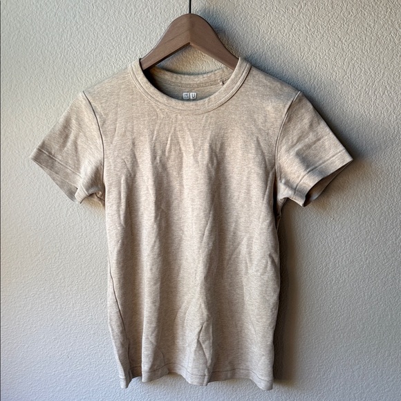 Uniqlo Beige Crew Neck T-Shirt - Picture 1 of 2